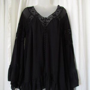 FREE PEOPLE | Black, lace Tunic!